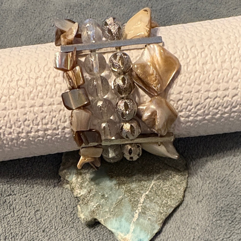Elegant Raw Mother of Pearl Beaded stretch Bracelet - Picture 3 of 5